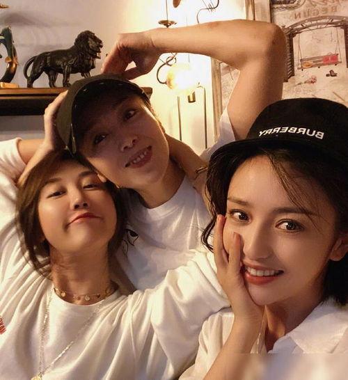 直播爆料狗仔推荐视频在线观看,狗仔推荐热门视频，在线观看不容错过！